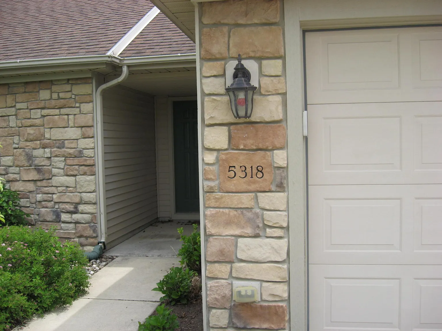 2 bed, 1380 sqft, $1,700 — Photo 2