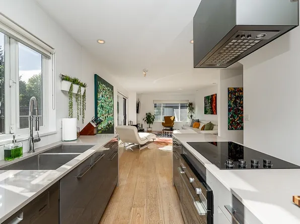 3988 Parkway Dr, Vancouver, BC V6L 3E1