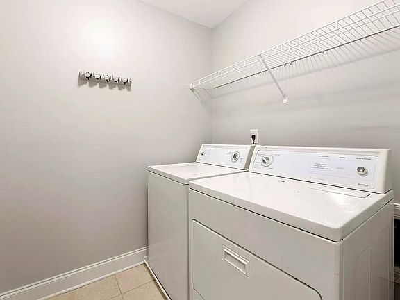 2nd image of 3374 Chestnut Woods Cir