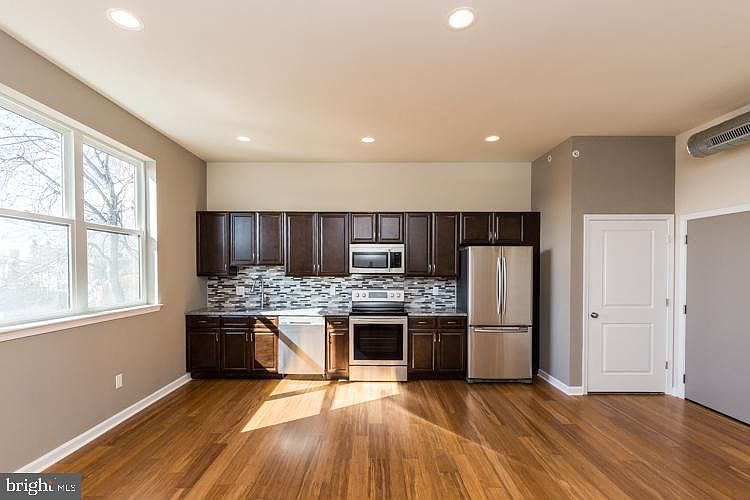 1st image of 2418-20 Frankford Ave #7
