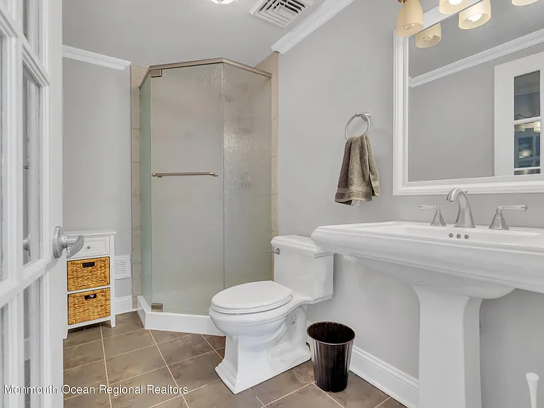 43 Woodhaven Rd — Photo 24