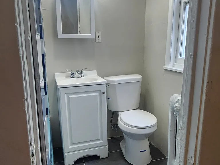 542 Washington Ave — Photo 9