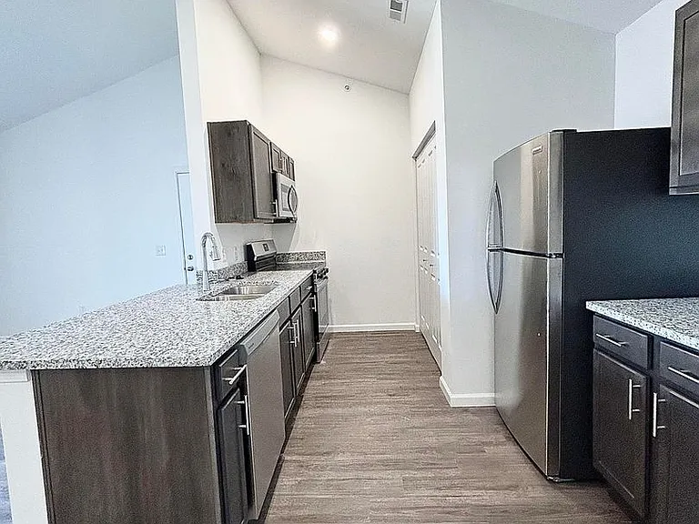 Sagamore Winds Apartments — Photo 23
