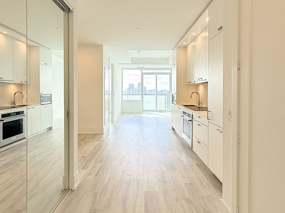 1st image of 480 Front St W #2002
