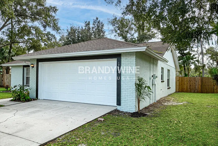 3 bed, 2.0 bath, 1382 sqft, $2,426 — Photo 2