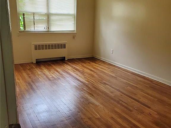 3rd image of 3721 Bronxwood Ave