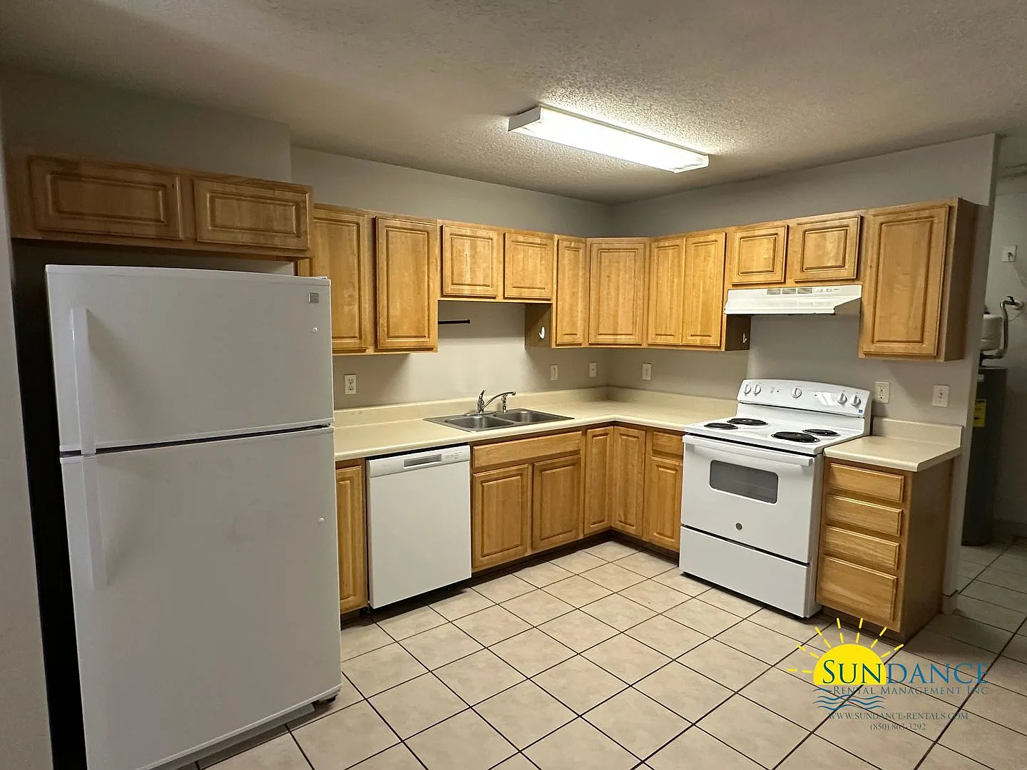 Spacious 2 Bedroom Duplex in Navarre! — Photo 3
