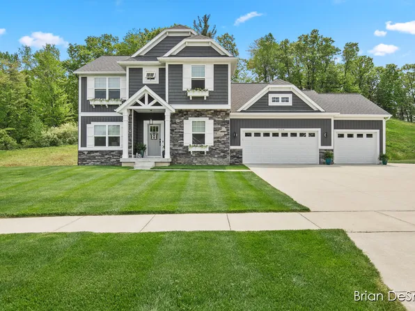 1634 Summit Crest Ct NE, Belmont, MI 49306
