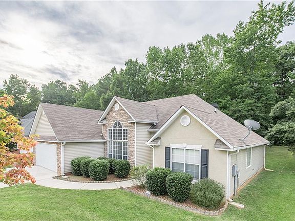 3rd image of 132 Windy Cir
