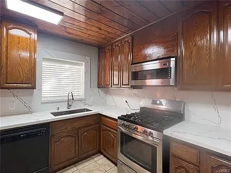 423 Magnolia St — Photo 16