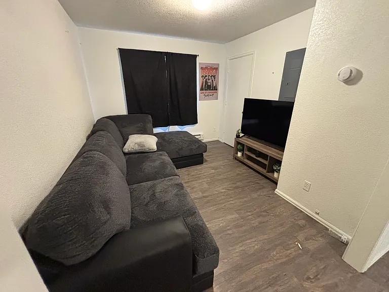 1711 Oakshire Ln #B — Photo 7