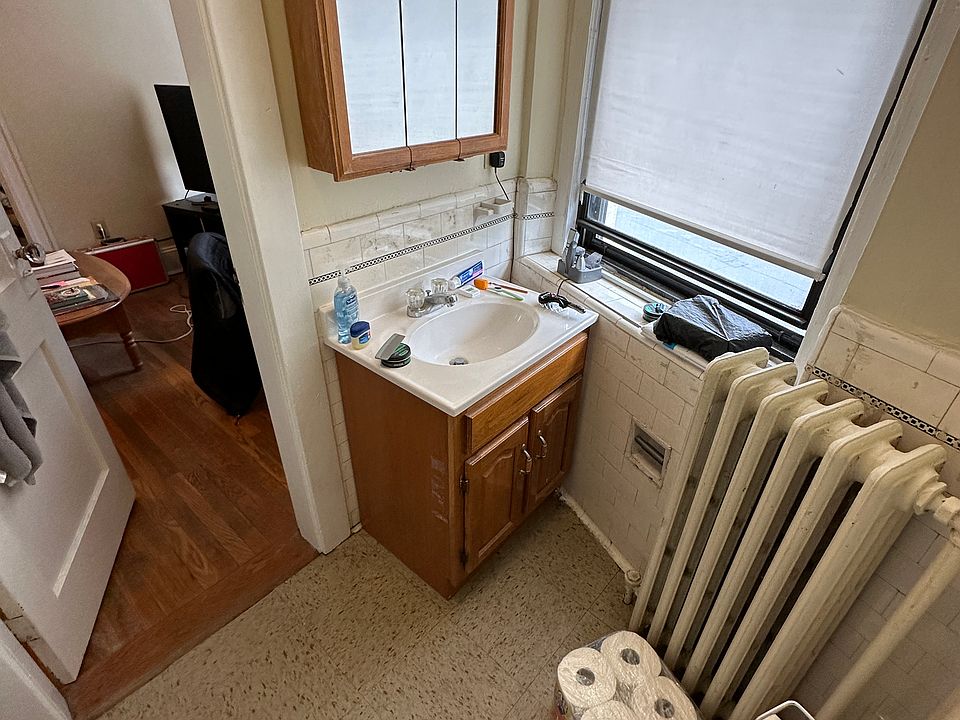 2nd image of 224 Essex St #2
