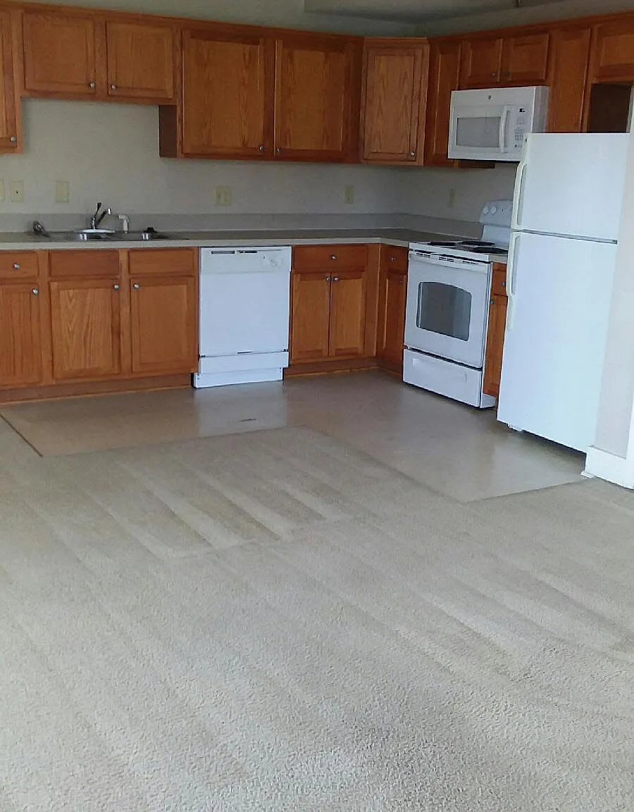 San Regis Apartments — Photo 3