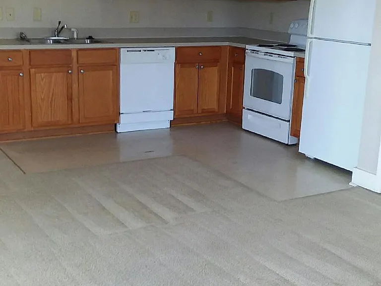 San Regis Apartments — Photo 3