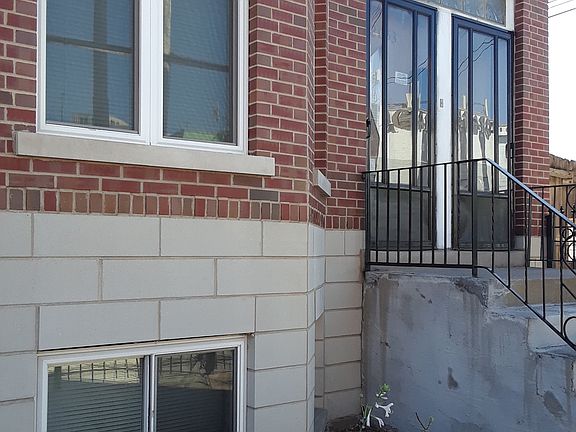 2nd image of 2053 W Fullerton Ave #1A