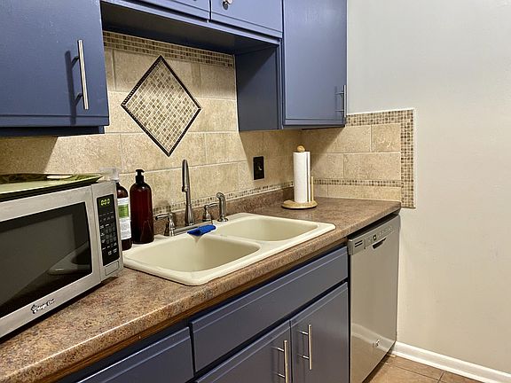 4th image of 370 Wallace Rd APT A9