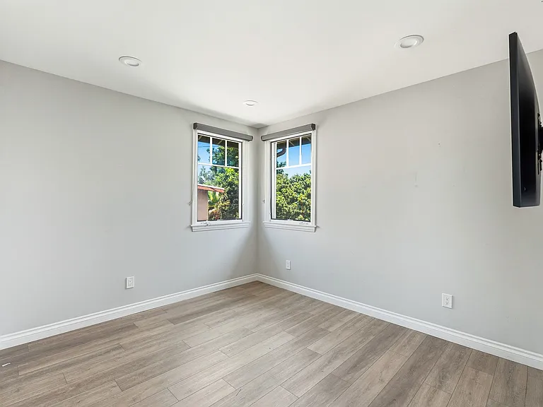 1822 S Harvard Blvd — Photo 10