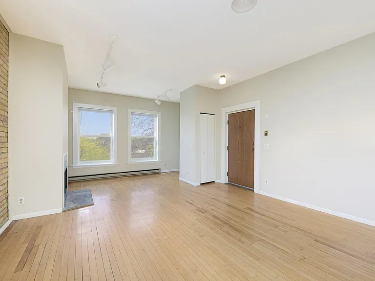 2421 Emerson Ave S #107 — Photo 21