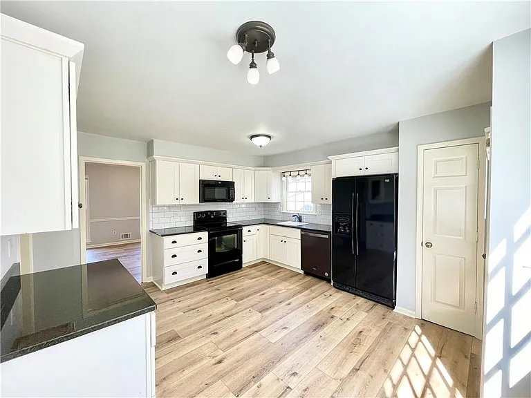 1721 Emerson Ct — Photo 13