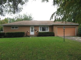 121 N Main St, Gilman, IL 60938