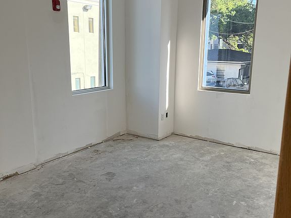 3rd image of 227 N Magnolia Ave #104