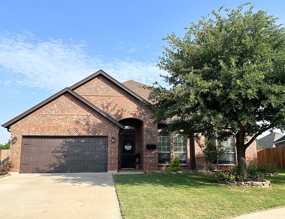 1st image of 421 Locksley Ct