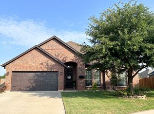 421 Locksley Ct, Saginaw, TX 76179
