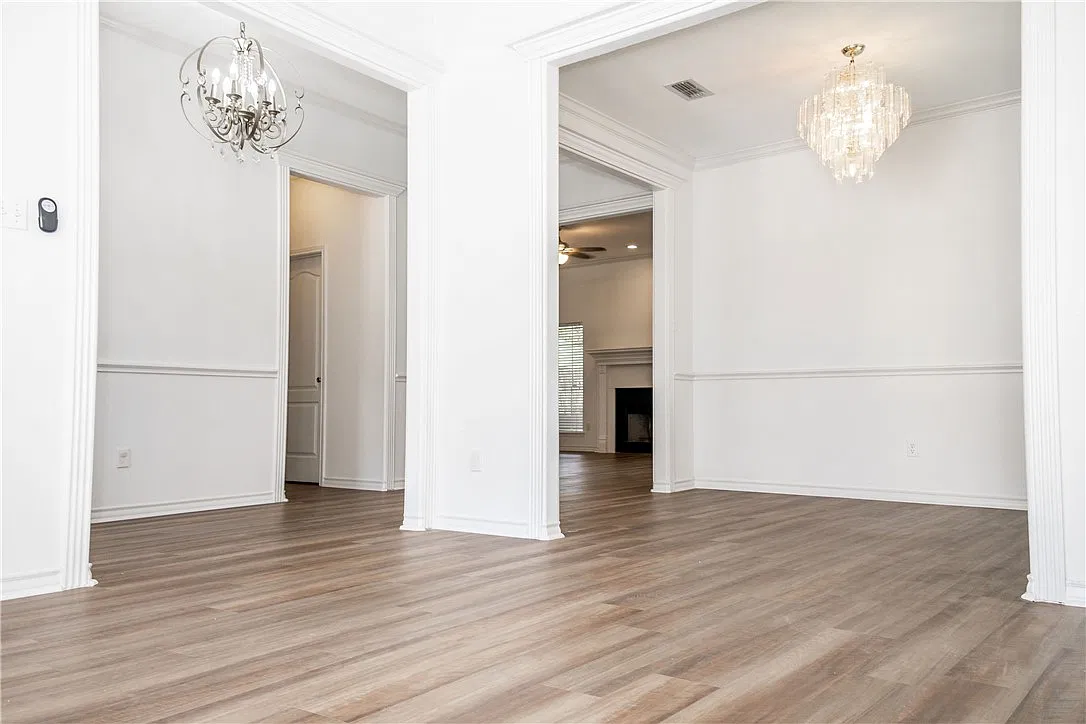 3 bed, 2.5 bath, 2326 sqft, $2,495 — Photo 4