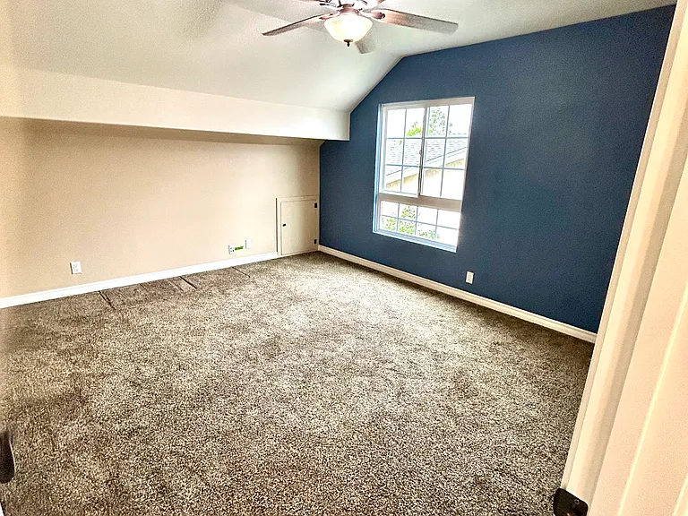Bedrooom 4 (upstairs)