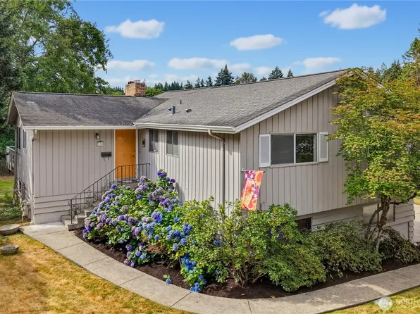 530 FORREST PARK Drive, Fircrest, WA 98466