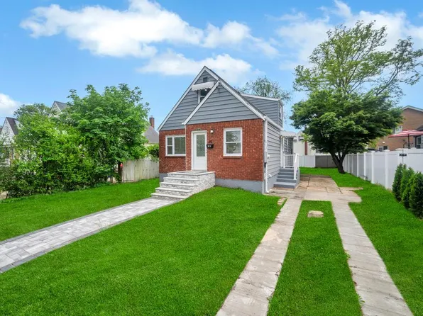 20 Fairfax Street, Valley Stream, NY 11580