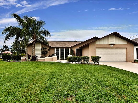 4th image of 2204 SW 48th Ter