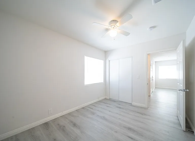 120 E Shady Grove Dr — Photo 9