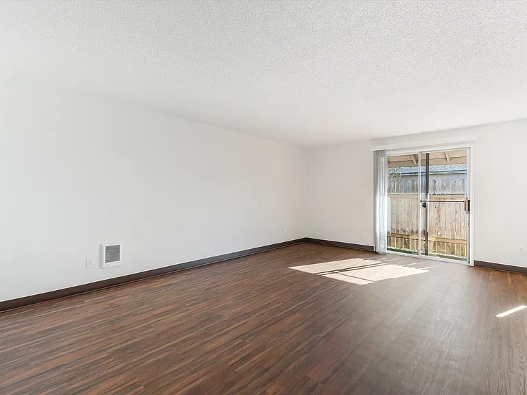 Rockwood Park Apartments — Photo 9