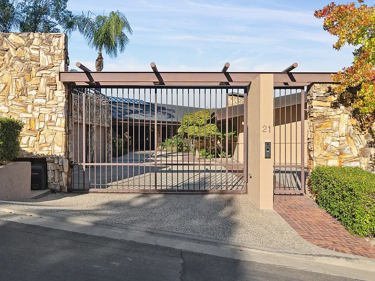 21 Deer Oaks Ct — Photo 3