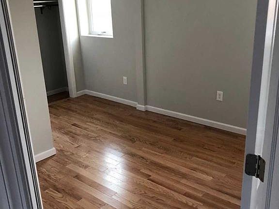 4th image of 679 Broad Ave Floor 2