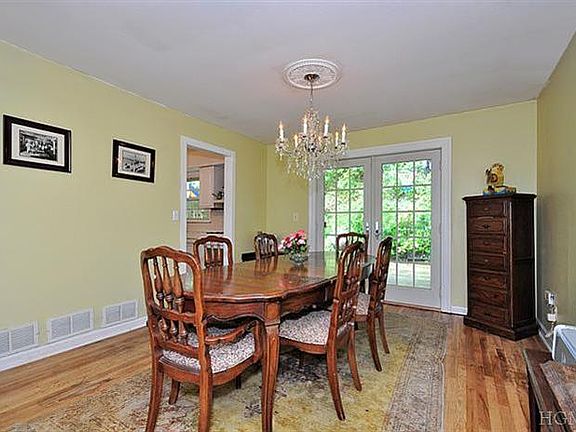 3rd image of 193 Northfield Ave