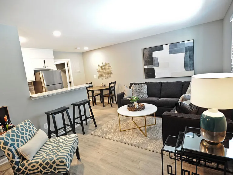 133 N Spring St — Photo 11