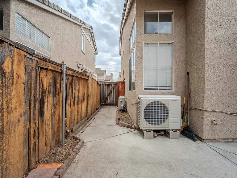 3625 Meadowlark St — Photo 35