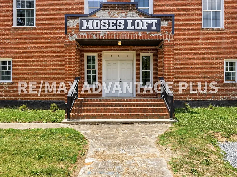 327 Thomas Jefferson Hwy — Photo 20