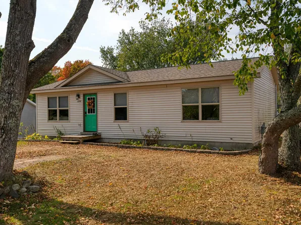 6218 Sunset Dr, Lake Ann, MI 49650