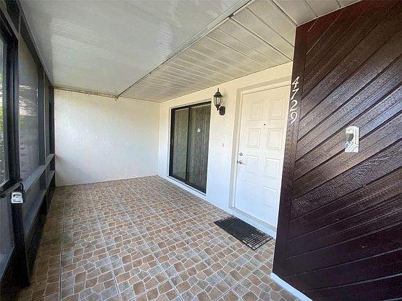 4th image of 4729 Vilabella Drive #4729