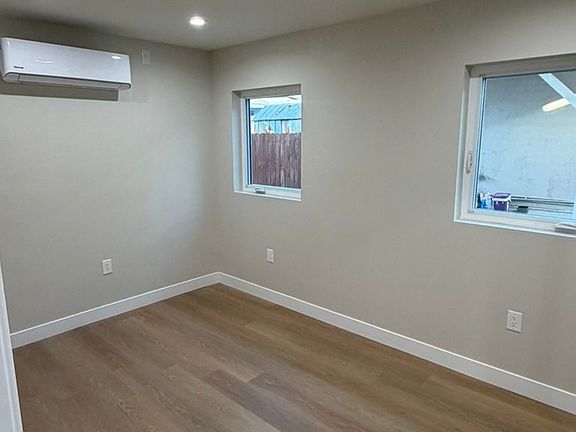 5th image of 2638 E Wall St #1/2