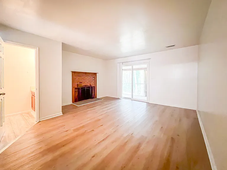 18 Fox Hill Dr — Photo 3