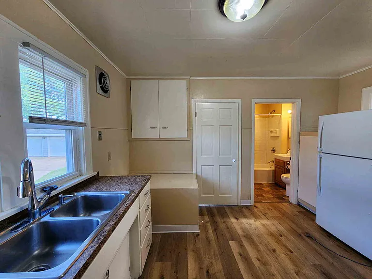 918 Osborn Ave — Photo 8