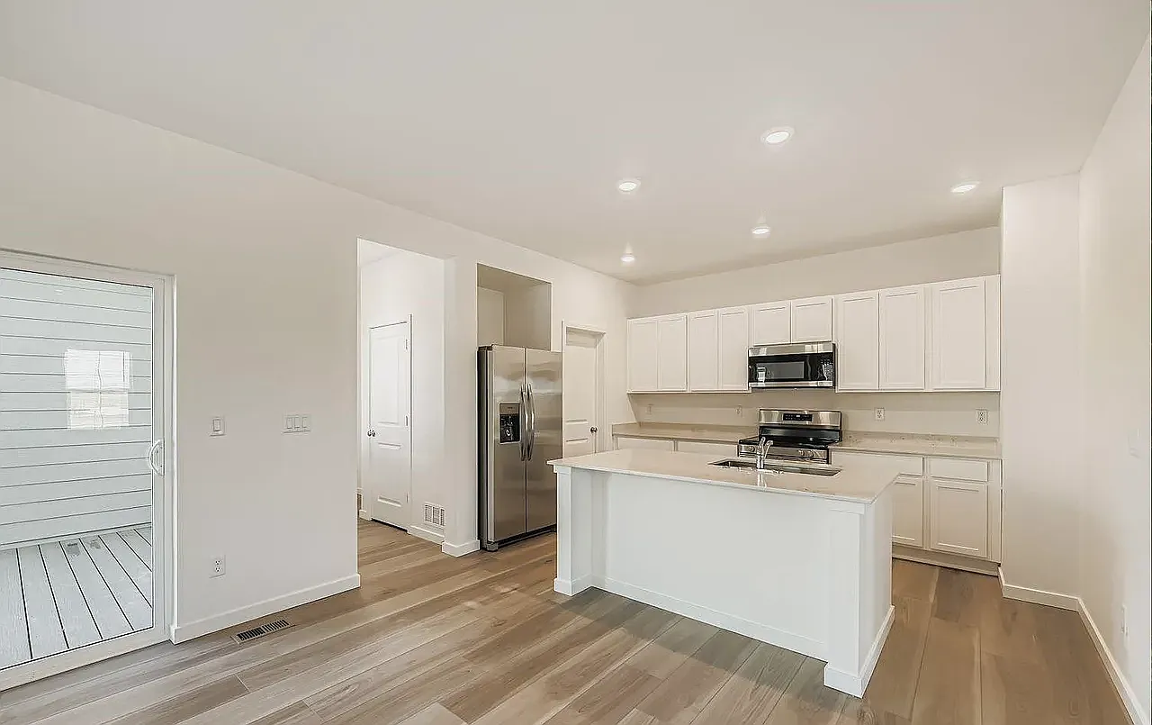 3 bed, 2.5 bath, 1474 sqft, $2,800 — Photo 4