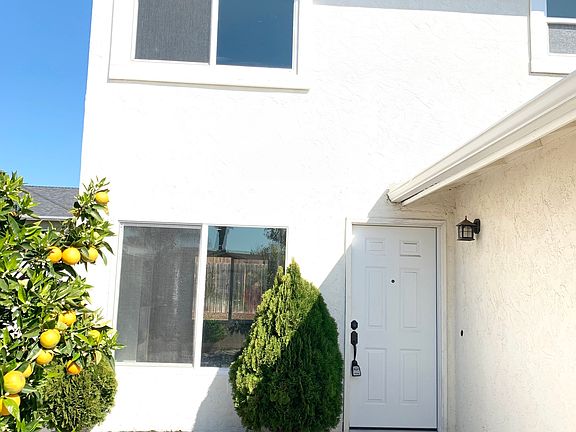 3rd image of 1137 Kern Pl