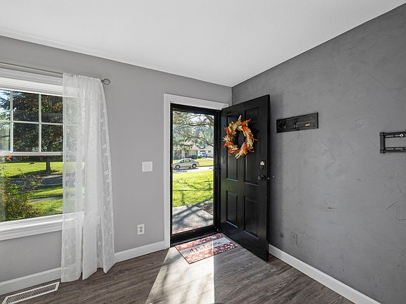 4th image of 4907 Brinthaven Rd