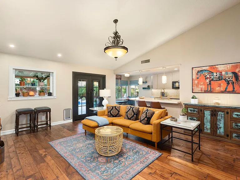 372 W Amoroso Dr — Photo 33