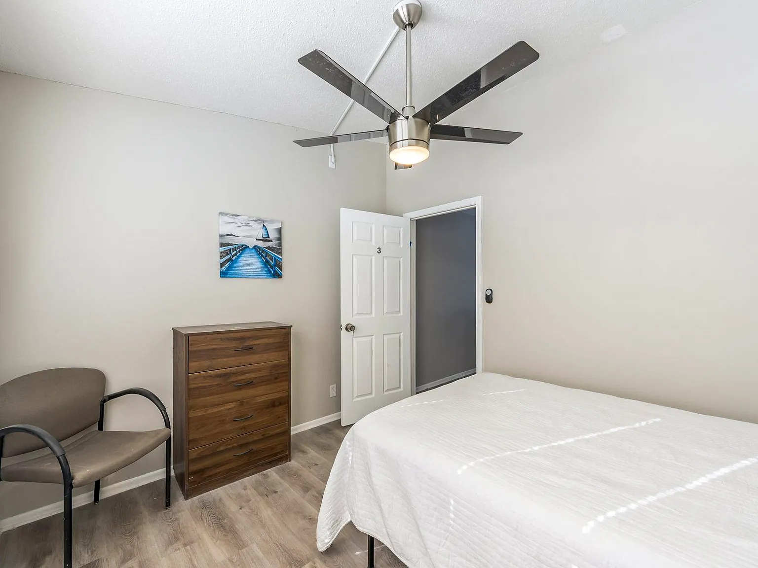 4 bed, 2.0 bath, 1896 sqft, $724 — Photo 2